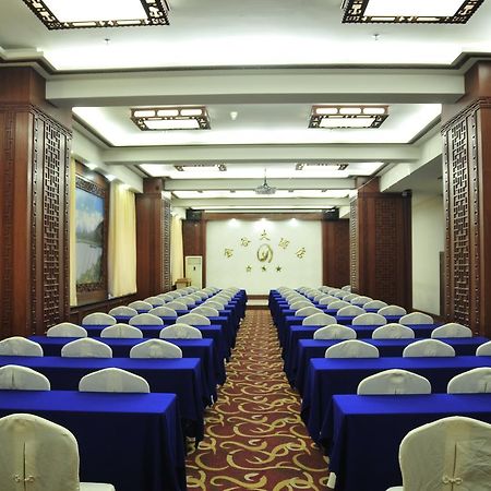 Urumqi Jingu Hotel エクステリア 写真
